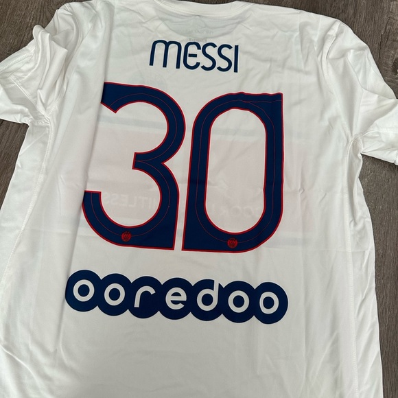 PSG Messi Nike #30 Men’s Fanatics Jersey T-shirt - Picture 3 of 3
